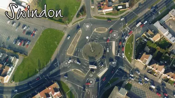 Te-ai descurca în intersecția asta? Acesta este cel mai confuz sens giratoriu din lume!