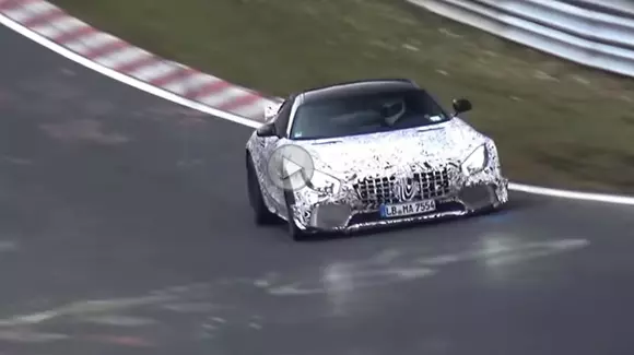 Mercedes-AMG GT-R, surprins în timpul testelor pe Nurburgring