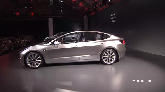 Tesla Motors a primit 325.000 de precomenzi pentru Model 3