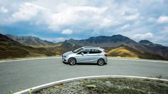 BMW 225xe Active Tourer – Transport în liniște deplină