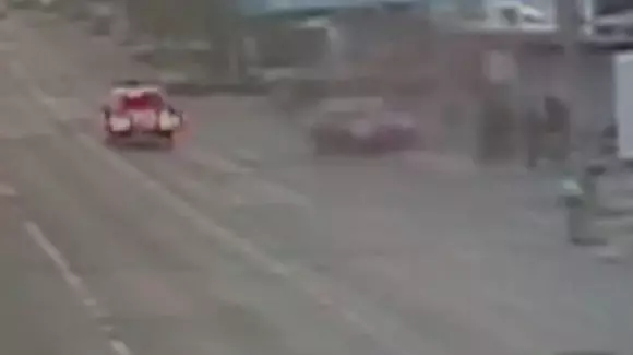 VIDEO: Accident grav în Brăila. Un vehicul a intrat în plin într-un grup de oameni aflați într-o stație de autobuz