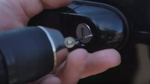 Cum furi o mașină în doar 60 de secunde