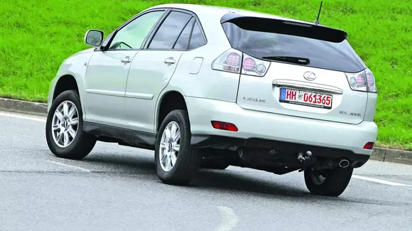 Lexus RX 400h, de la 10.000 de euro: Plin de energie chiar și la pensie