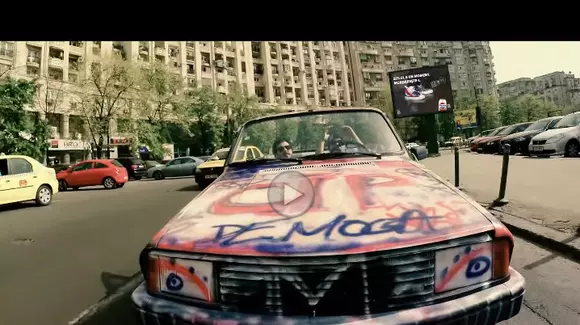 Marius Moga face senzație cu o Dacie fără plafon în ultimul său clip