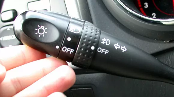 Google a brevetat un sistem care "vede" semnalizatorul aprins