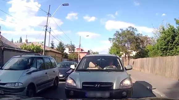 Ce se întâmplă în București când o stradă cu sens unic se transformă în circulație în ambele sensuri! | VIDEO