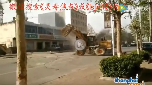 Sumo cu buldozere sau ce fac chinezii când se plictisesc