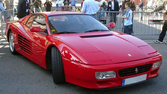 De unde vine numele lui Ferrari Testarossa ("Cap roșu")?