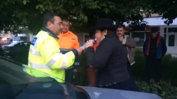 Video - Explicația aberantă a unei șoferițe băute care a provocat un accident în Reșița: iau pastile pe bază de alcool!!!