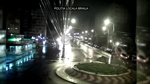 Proba de sărituri libere în sensul giratoriu. Accident spectaculos în Brăila