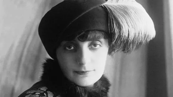 Timpurile în care femeile la volan erau privite cu admirație. Care au fost primele șoferițe din România?