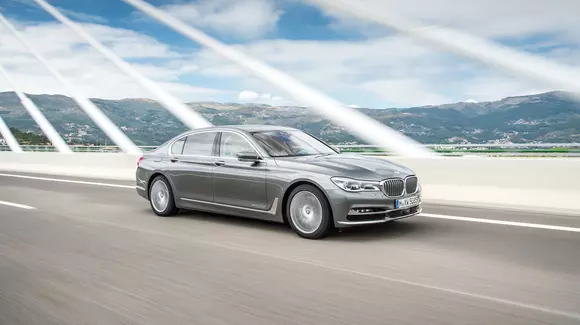 Vânzări premium iunie: BMW depășește Mercedes-Benz cu doar 650 de unități