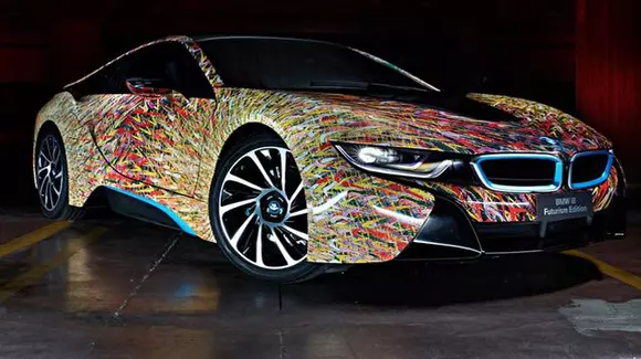 Cum se poate îmbina o operă de artă cu o mașină ce pare venită din viitor? | VIDEO