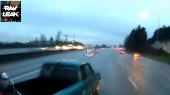 Când vrei să termini depășirea și uiți să privești și în oglinda din dreapta