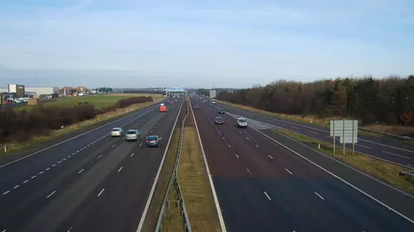 Care sunt cele mai importante țări în care se circulă pe partea stângă? De ce japonezii merg ca britanicii?