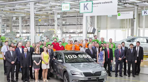 Noua generație Skoda Superb ajunge la borna 100.000