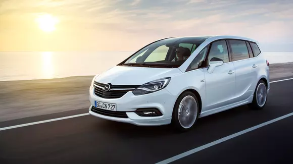 Opel Zafira a primit haine noi, asortându-se cu recent lansata Astra