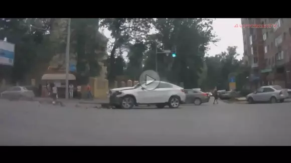 BMW X6 și o compilație cu accidente