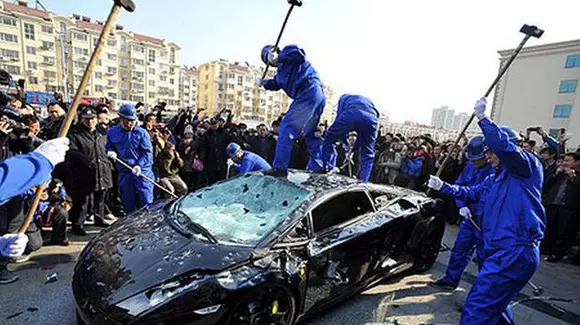 Mașinile, preferate pentru "Terapia prin distrugere"