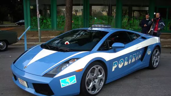 Trei lucruri futuristice cu care ar putea fi echipate mașinile de poliție ale viitorului