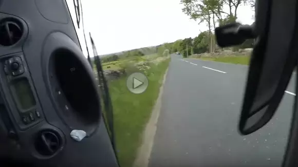 Și-a filmat propriul accident. Totul s-a întâmplat din cauza unei depășiri