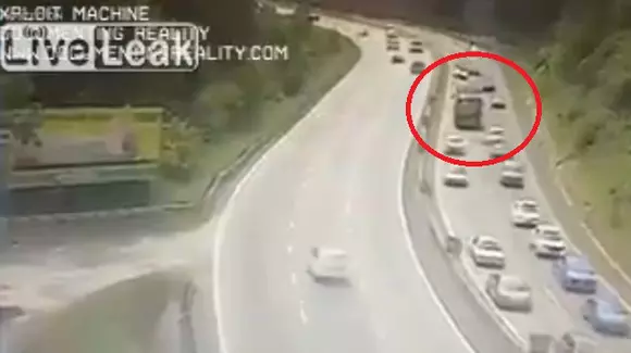 Ce se întâmplă când un autobuz rămâne fără frâne? | VIDEO