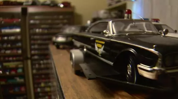 O biserică s-a trezit cu 30.000 de mașinuțe pe cap. E impresionant cum arată colecția! | VIDEO