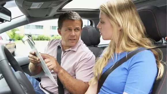 Trei motive pentru care e mai bine să nu dai de permis vara