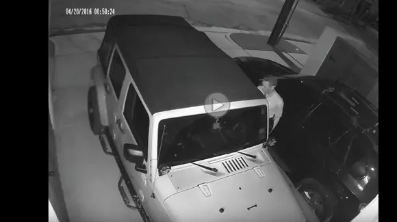 Au furat o mașină în 12 minute doar cu un laptop