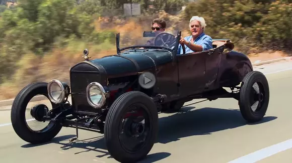 Jay Leno merge cu Ford Model T
