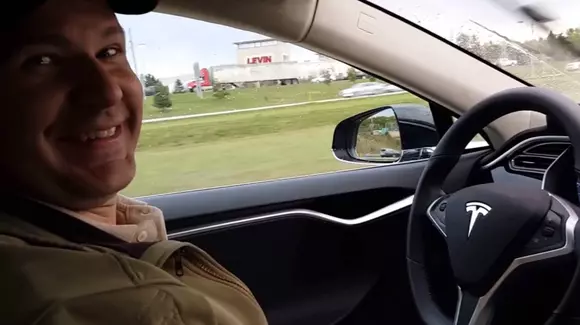 Detalii despre accidentul mortal din SUA în care a fost implicată o Tesla dotată cu sistemul Auto Pilot