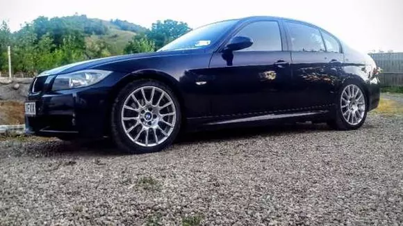 Ce a scris vânzătorul unui BMW în anunț a șocat pe toată lumea: "Dacă aș scrie kilometri reali, nu mai dă nimeni click pe anunț"