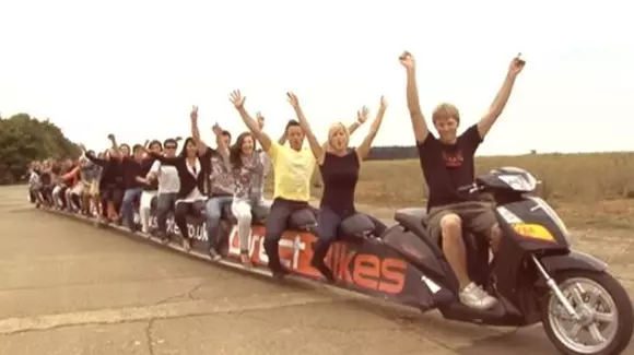 Cum arată cea mai lungă motocicletă din lume? | VIDEO