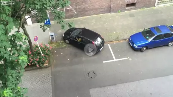 Parcarea unui Opel Corsa nu a fost niciodată mai complicată