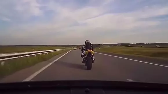 Un Road Rage s-a terminat prost pentru un motociclist | VIDEO