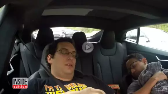 Ce mai poți face când activezi Tesla Autopilot