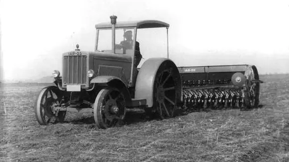 Așa arăta IAR 22, primul tractor românesc | FOTO