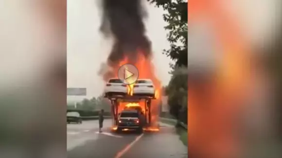 A avut curaj să salveze o mașină din trailerul în flăcări