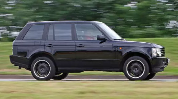 Range Rover-ul cu care a fost transportat Prințul George de la maternitate a fost scos la vânzare