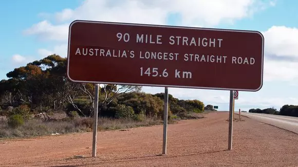 Trei cele mai lungi drumuri DREPTE din lume