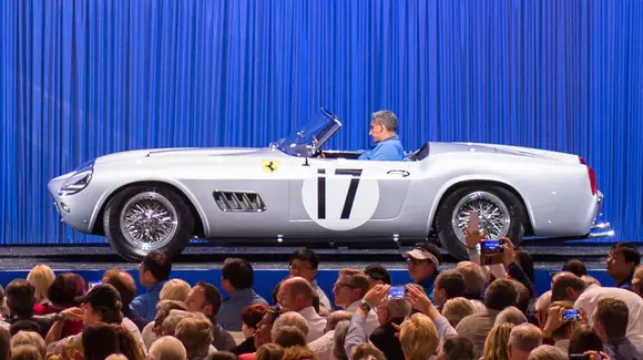 Un Ferrari 250 California Spider s-a vândut pentru 18 milioane de dolari