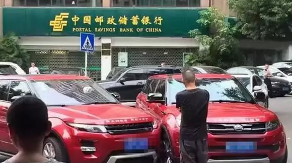 Accidentul anului la indigo - Un Range Rover Evoque și un Landwind X7