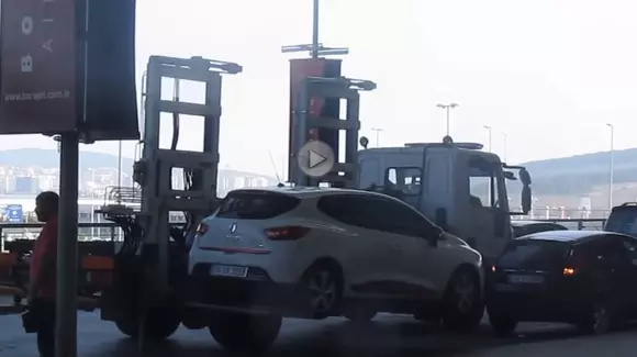 Vehiculul care îți poate ridica mașina parcată ilegal în mai puțin de 60 de secunde