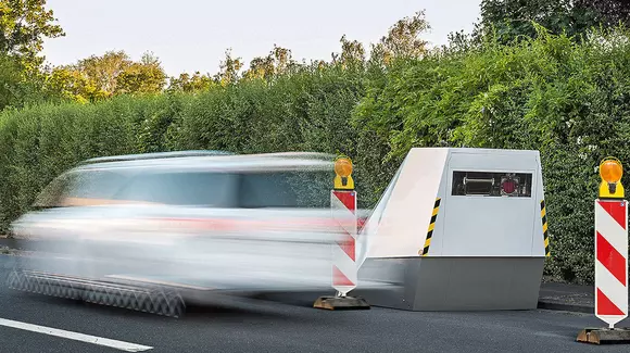 Cel mai impresionant radar a apărut în Germania. Poate fi controlat de la distanță, are o carcasă antiglonț și este conectat la WiFi