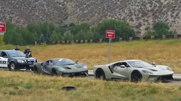 Șoferii unor Ford GT-uri de teste au fost opriți pentru că mergeau cu dublul vitezei legale