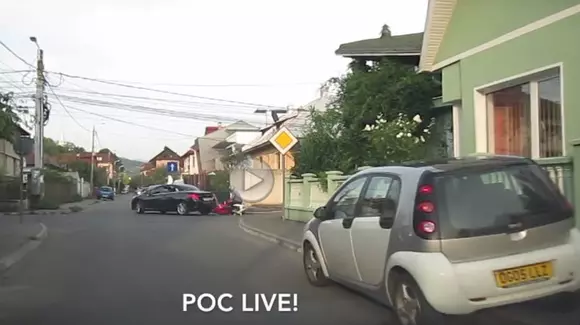 Accident live - De ce nu este bine să dai cu spatele într-o intersecție