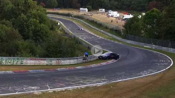 A scăpat ca prin urechile acului. A vrut să dea o mână de ajutor, dar era să moară