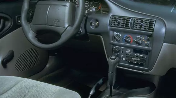 Istoria e urâtă pe interior! 4 dintre mașinile cu cel mai enervant interior