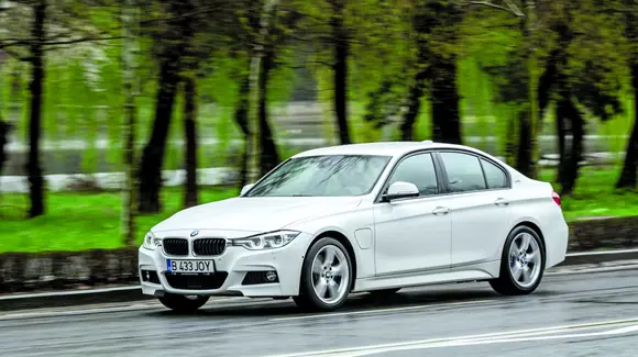BMW 330e: Plăcerea de a conduce...eco