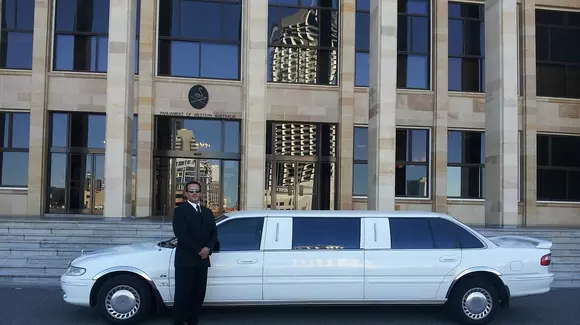 Cel mai tare banc despre... mașina nouă a șefului lui Bulă